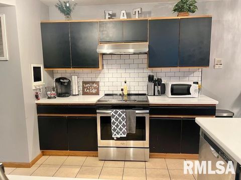 Tiny photo for 3828 CREEK HILL Drive #3, Bettendorf, IA 52722 (MLS # QC4267775)