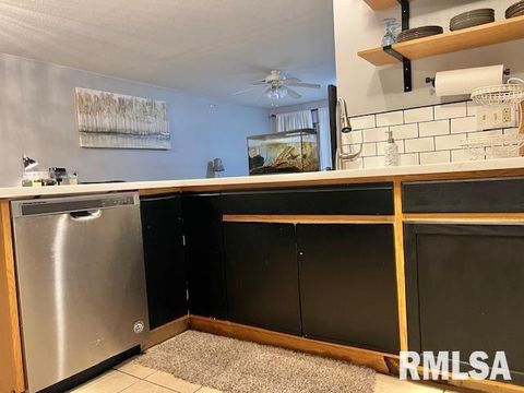 Tiny photo for 3828 CREEK HILL Drive #3, Bettendorf, IA 52722 (MLS # QC4267775)