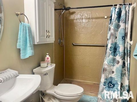 Tiny photo for 3828 CREEK HILL Drive #3, Bettendorf, IA 52722 (MLS # QC4267775)