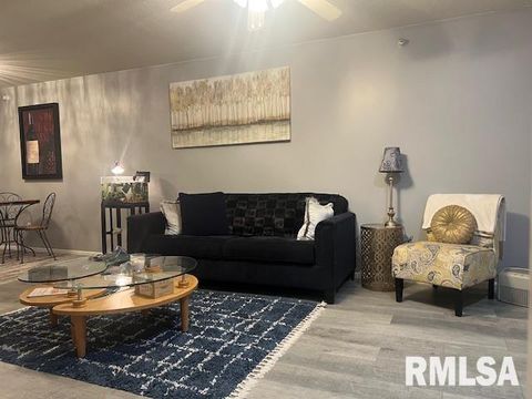 Tiny photo for 3828 CREEK HILL Drive #3, Bettendorf, IA 52722 (MLS # QC4267775)
