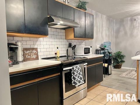 Tiny photo for 3828 CREEK HILL Drive #3, Bettendorf, IA 52722 (MLS # QC4267775)