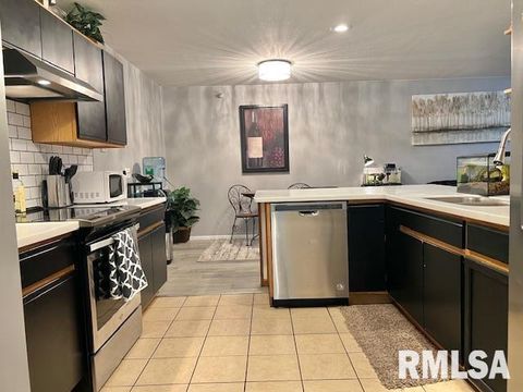 Tiny photo for 3828 CREEK HILL Drive #3, Bettendorf, IA 52722 (MLS # QC4267775)