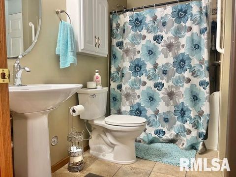 Tiny photo for 3828 CREEK HILL Drive #3, Bettendorf, IA 52722 (MLS # QC4267775)