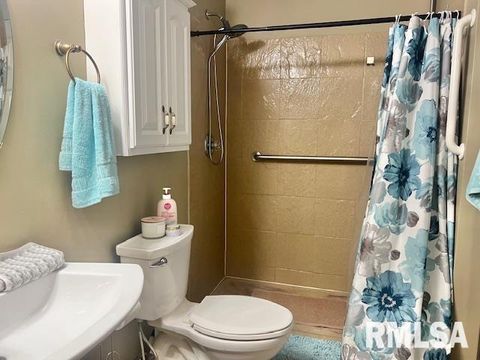 Tiny photo for 3828 CREEK HILL Drive #3, Bettendorf, IA 52722 (MLS # QC4267775)