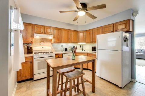 Tiny photo for 17298 W Maple Lane, Gurnee, IL 60031 (MLS # 12531573)