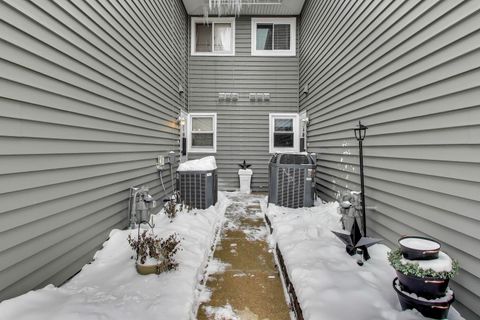 Tiny photo for 17298 W Maple Lane, Gurnee, IL 60031 (MLS # 12531573)
