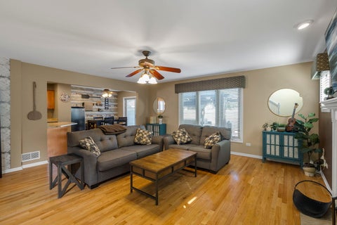 Tiny photo for 5828 W 90th Street, Oak Lawn, IL 60453 (MLS # 12780433)