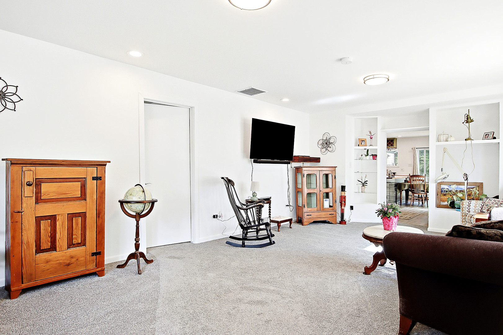 35647 N Grove Avenue