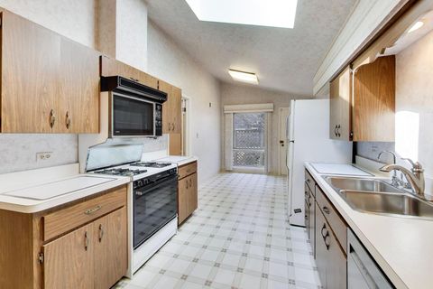 Tiny photo for 900 Stonegate Drive, Highland Park, IL 60035 (MLS # 12610735)