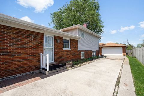 Tiny photo for 5712 W 102nd Street, Oak Lawn, IL 60453 (MLS # 12632549)