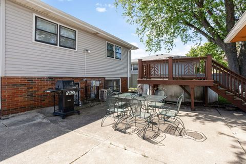 Tiny photo for 5712 W 102nd Street, Oak Lawn, IL 60453 (MLS # 12632549)
