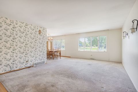 Tiny photo for 5712 W 102nd Street, Oak Lawn, IL 60453 (MLS # 12632549)
