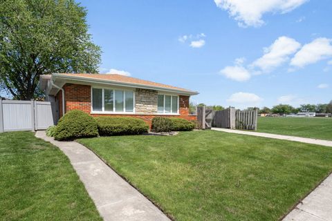 Tiny photo for 5712 W 102nd Street, Oak Lawn, IL 60453 (MLS # 12632549)