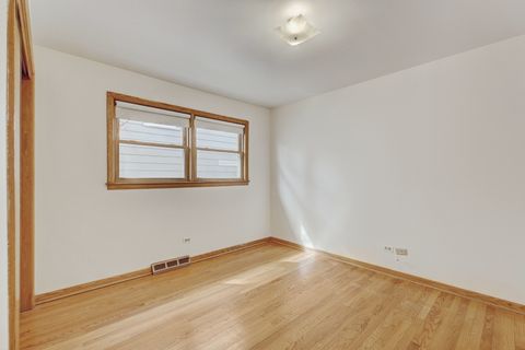 Tiny photo for 8506 N Greenwood Avenue, Niles, IL 60714 (MLS # 12615275)