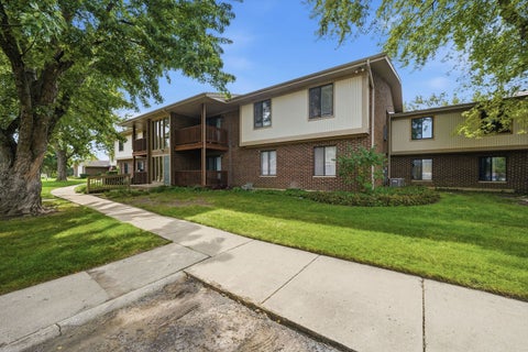 Photo of 603 Garden Circle #1, Streamwood, IL 60107 (MLS # 12787917)