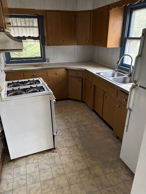 Tiny photo for 1010 HELEN Avenue, Joliet, IL 60433 (MLS # 12508379)