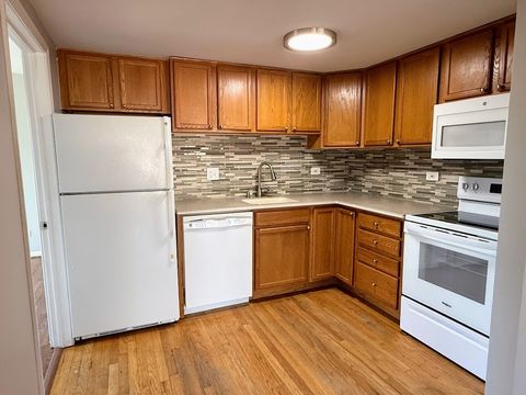 Tiny photo for 1041 Susan Collins Lane #402, Oak Park, IL 60302 (MLS # 12502684)