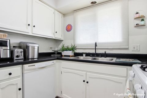 Tiny photo for 1920 Island Court, Woodstock, IL 60098 (MLS # 12567412)