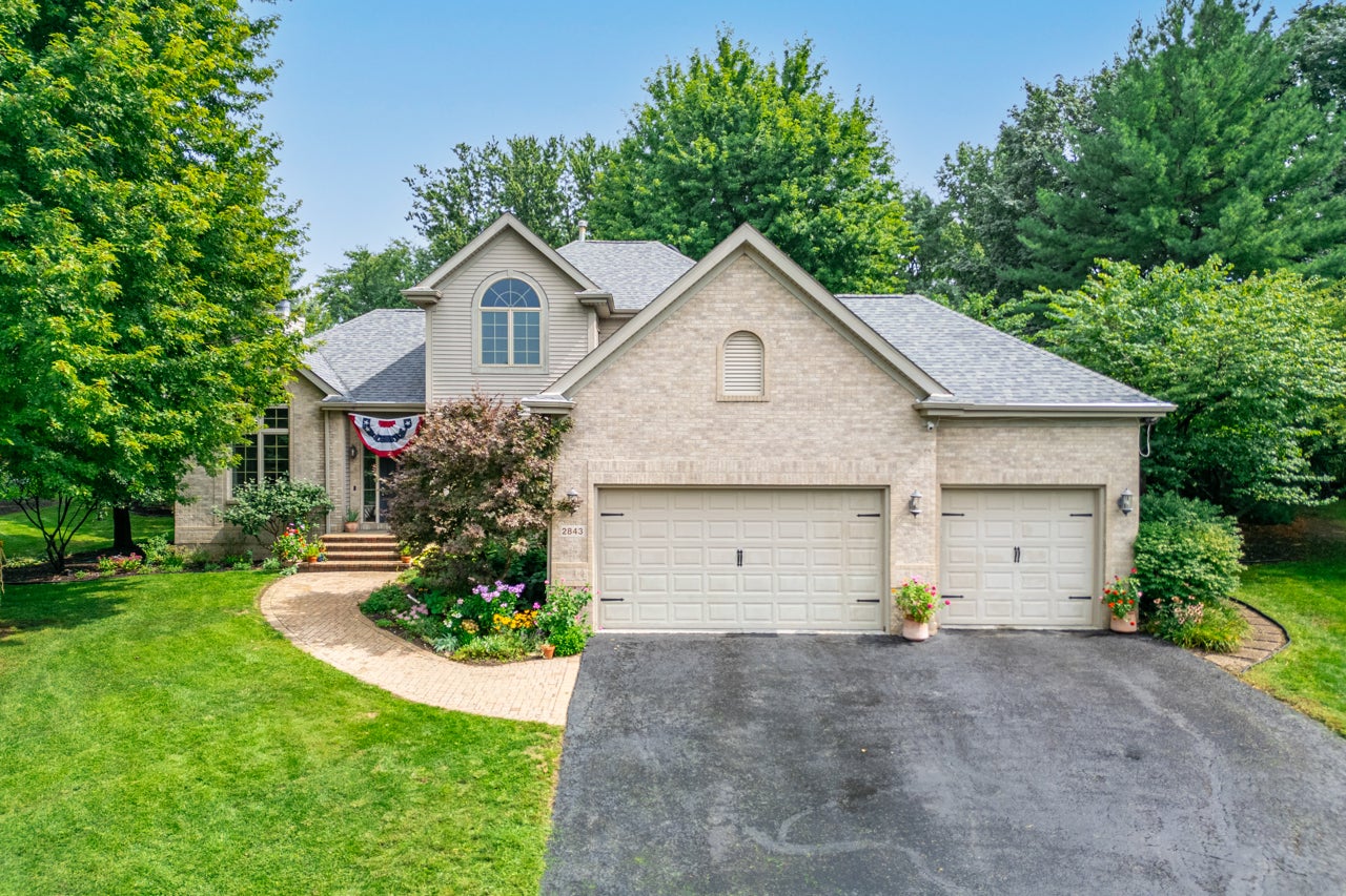 2843 APPLEWOOD Lane