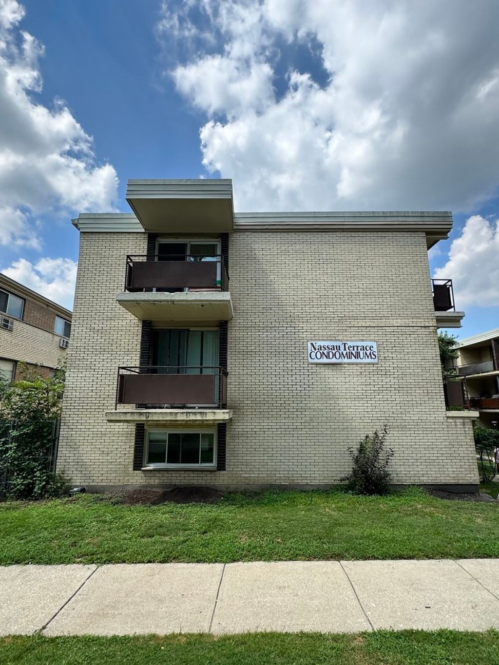 Photo for 12548 Fairview Avenue #2A, Blue Island, IL 60406 (MLS # 12482101)