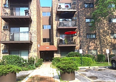 Photo of 8894 Knight Avenue #213, Des Plaines, IL 60016 (MLS # 12736674)