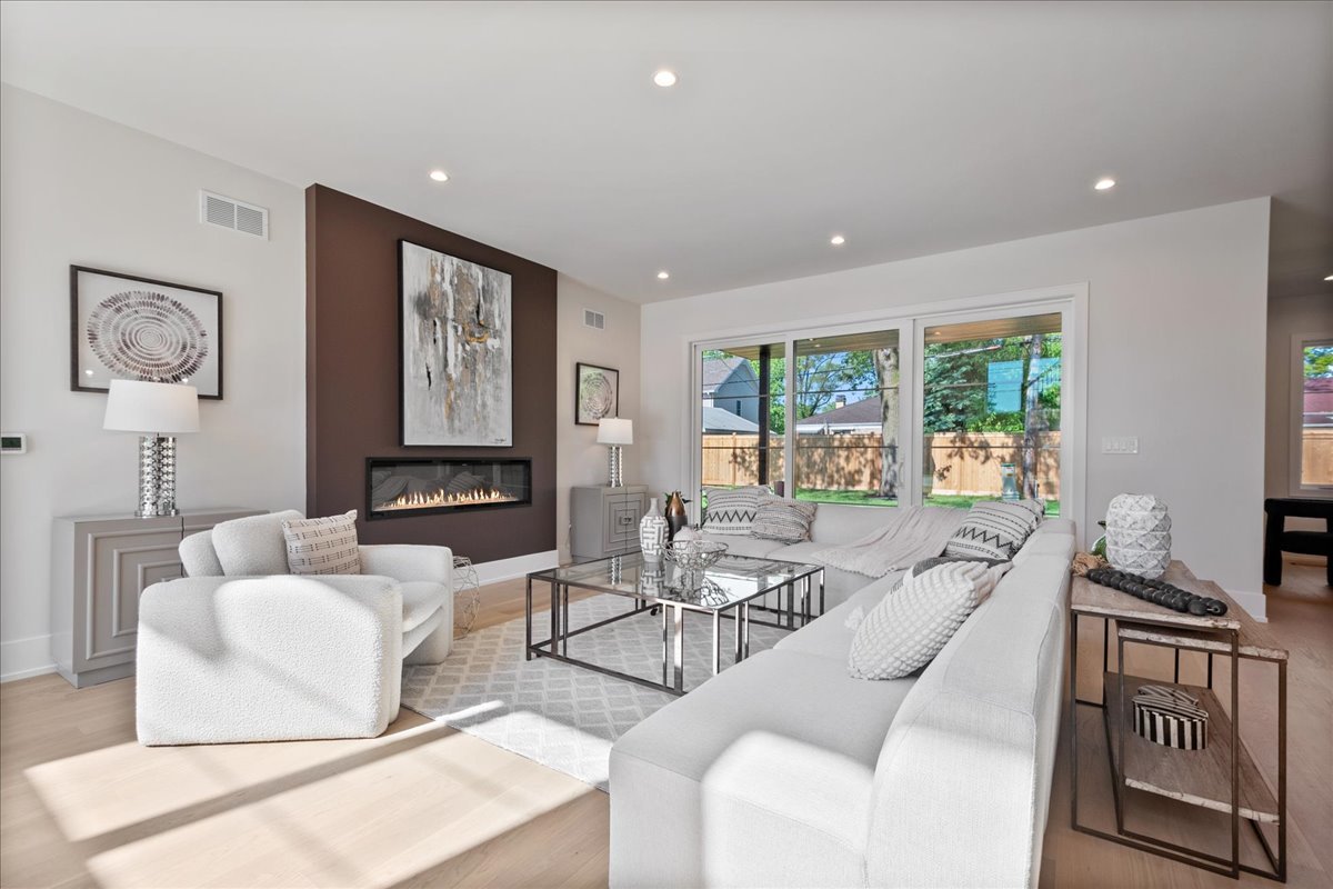 Properties 4 9516 Marion Avenue