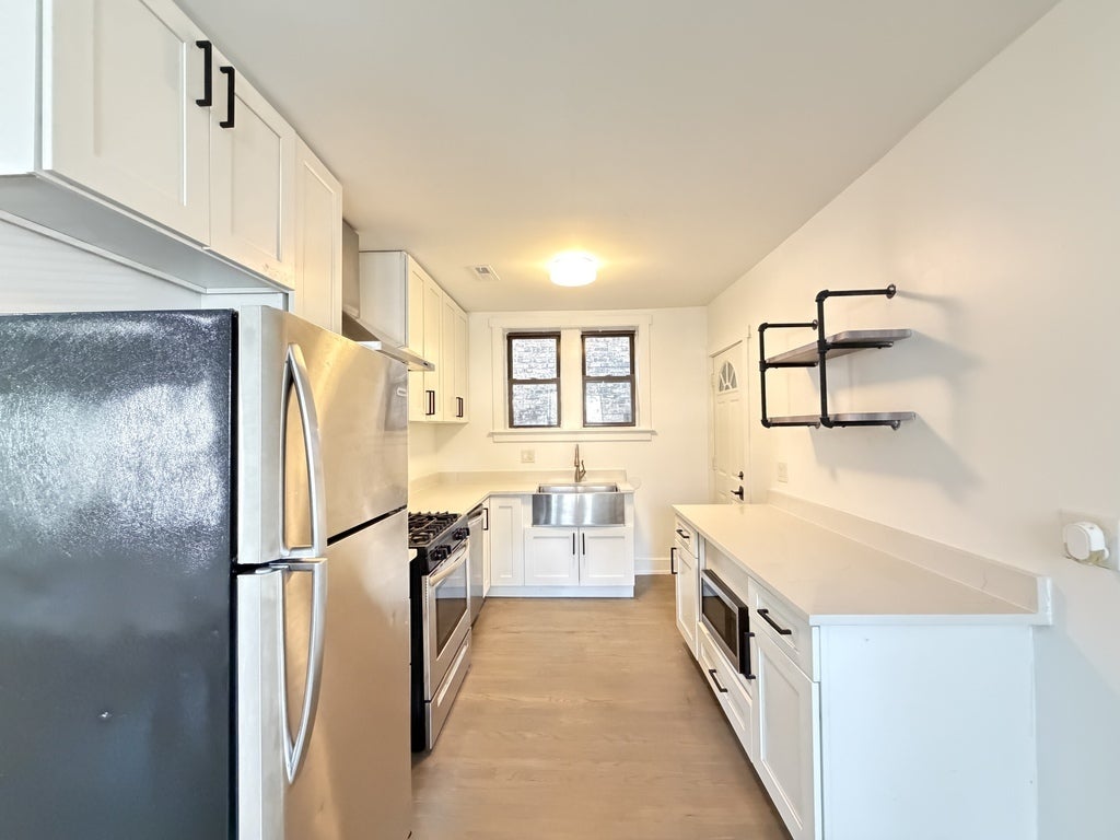 1955 W SCHOOL Street 2