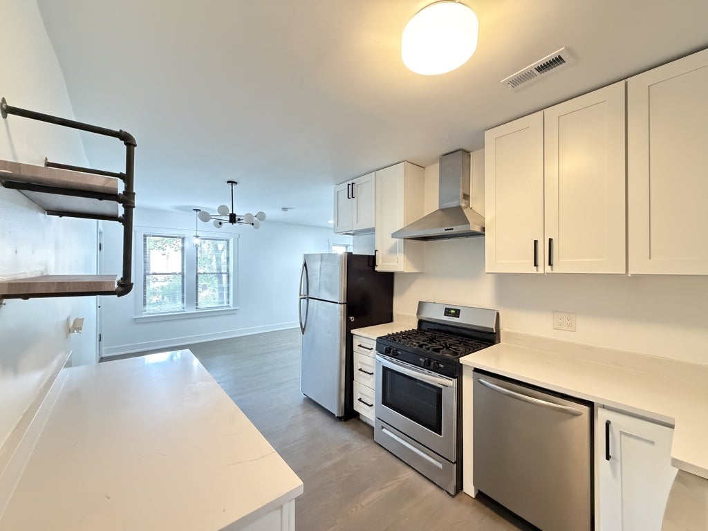 1955 W SCHOOL Street 2