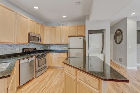 Tiny photo for 123 Callan Avenue #2N, Evanston, IL 60202 (MLS # 12458887)