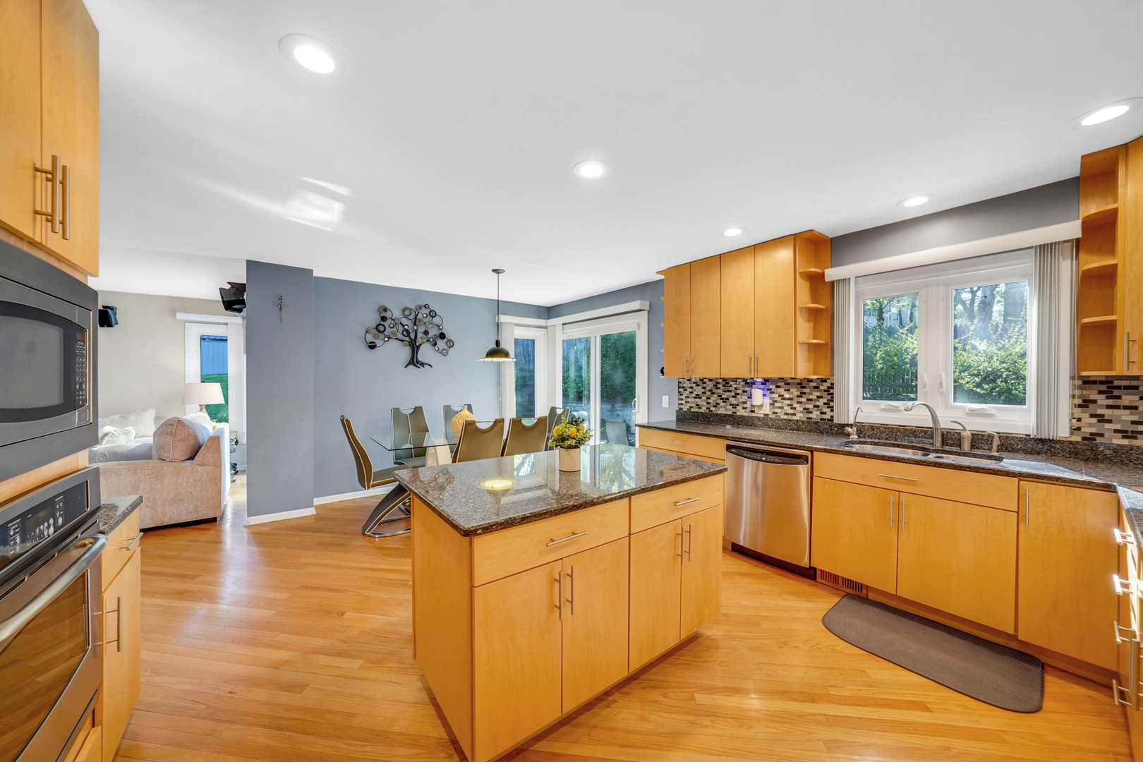 417 Lake Shore Boulevard