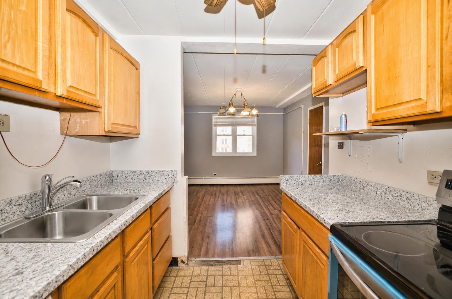6161 N Hoyne Avenue 214