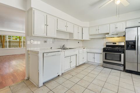 Tiny photo for 1634 W MORSE Avenue #C, Chicago, IL 60626 (MLS # 12489357)