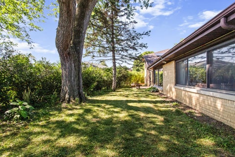 Tiny photo for 4529 W Columbia Avenue, Lincolnwood, IL 60712 (MLS # 12714659)