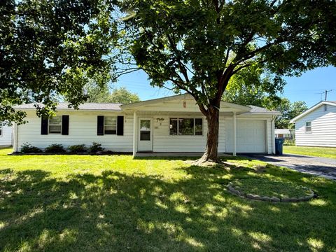 Photo of 8 E Crownview, Mt Vernon, IL 62864 (MLS # 12640054)