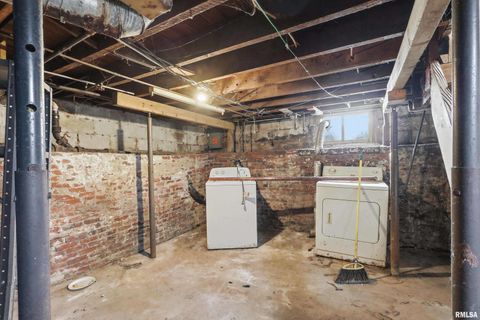 Tiny photo for 2706 5 1/2 Avenue, Rock Island, IL 61201 (MLS # QC4270034)