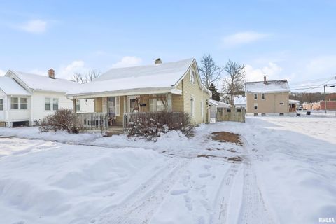 Photo of 2706 5 1/2 Avenue, Rock Island, IL 61201 (MLS # QC4270034)