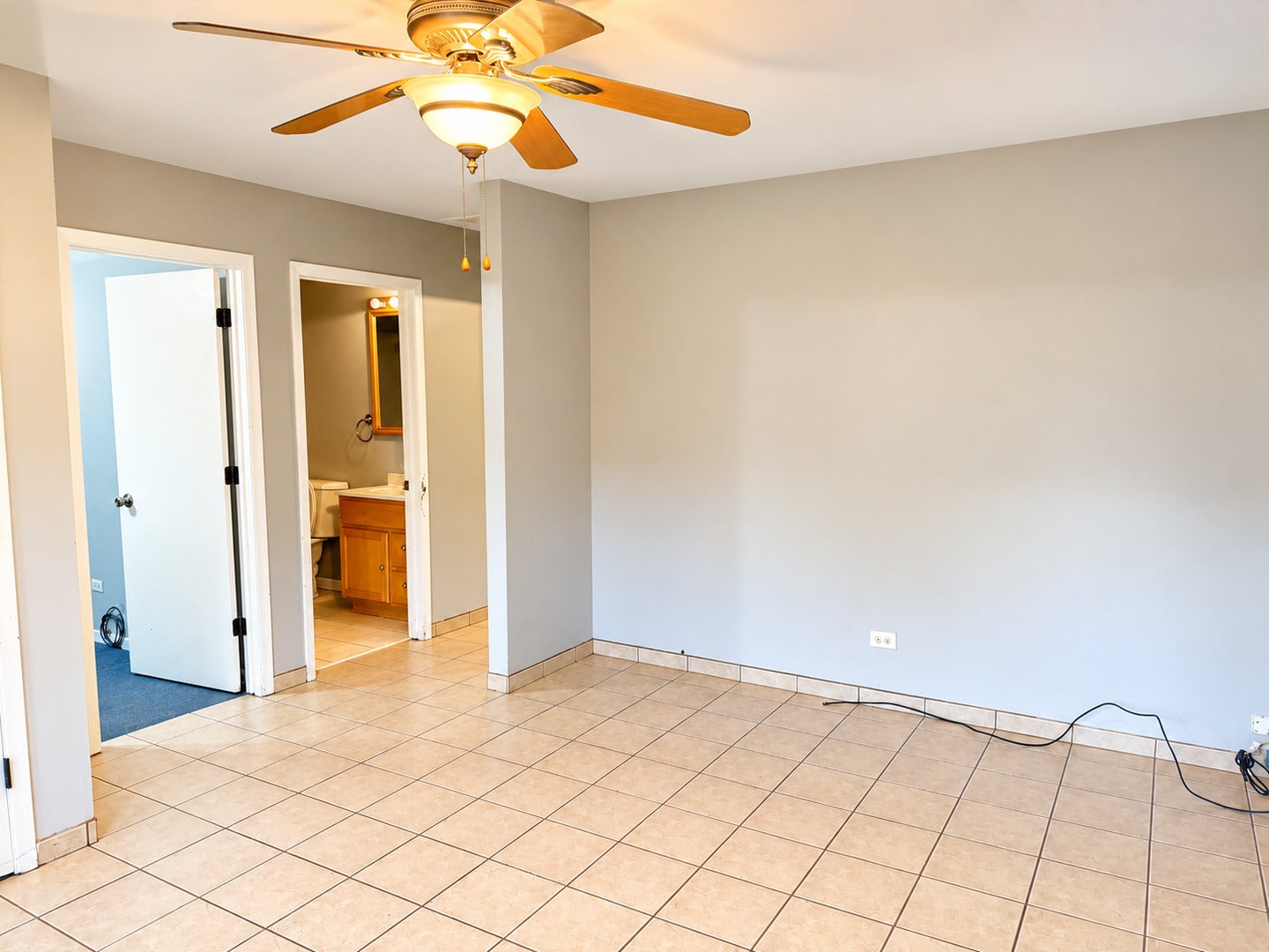 423 W Hawthorne Drive