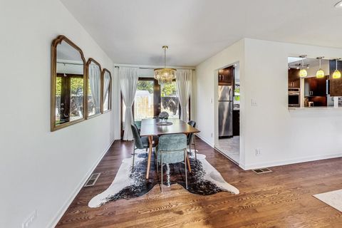 Tiny photo for 705 N County Line Road, Hinsdale, IL 60521 (MLS # 12628083)