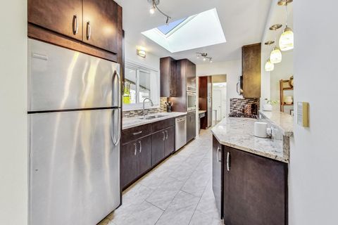 Tiny photo for 705 N County Line Road, Hinsdale, IL 60521 (MLS # 12628083)