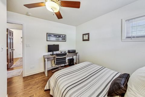 Tiny photo for 705 N County Line Road, Hinsdale, IL 60521 (MLS # 12628083)