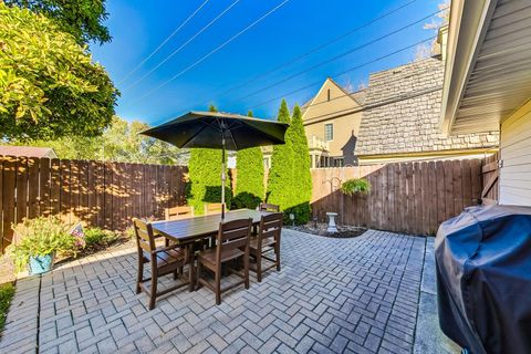 Tiny photo for 705 N County Line Road, Hinsdale, IL 60521 (MLS # 12628083)
