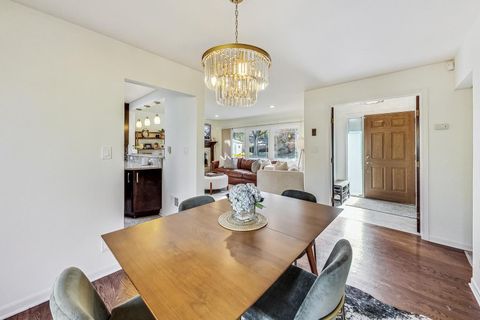 Tiny photo for 705 N County Line Road, Hinsdale, IL 60521 (MLS # 12628083)