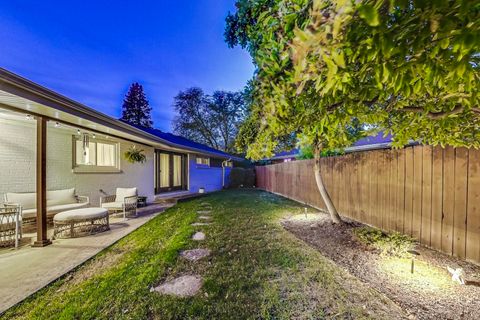 Tiny photo for 705 N County Line Road, Hinsdale, IL 60521 (MLS # 12628083)