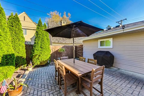 Tiny photo for 705 N County Line Road, Hinsdale, IL 60521 (MLS # 12628083)
