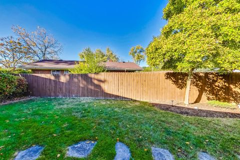 Tiny photo for 705 N County Line Road, Hinsdale, IL 60521 (MLS # 12628083)