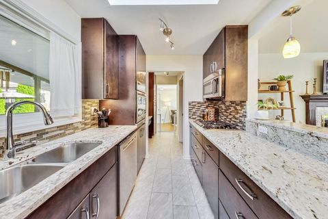 Tiny photo for 705 N County Line Road, Hinsdale, IL 60521 (MLS # 12628083)