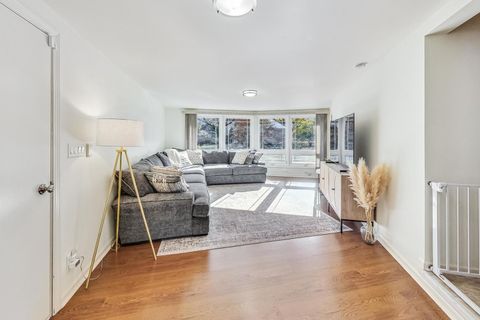 Tiny photo for 705 N County Line Road, Hinsdale, IL 60521 (MLS # 12628083)