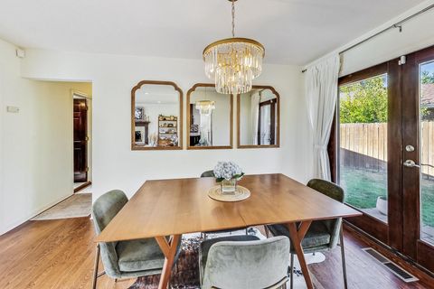 Tiny photo for 705 N County Line Road, Hinsdale, IL 60521 (MLS # 12628083)