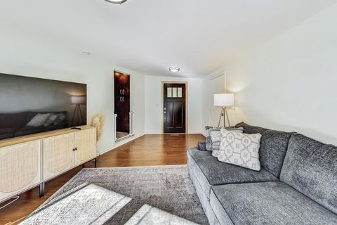 Tiny photo for 705 N County Line Road, Hinsdale, IL 60521 (MLS # 12628083)