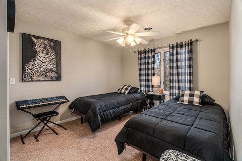 Tiny photo for 2004 Northwoods Place, Mt Vernon, IL 62864 (MLS # 12564122)